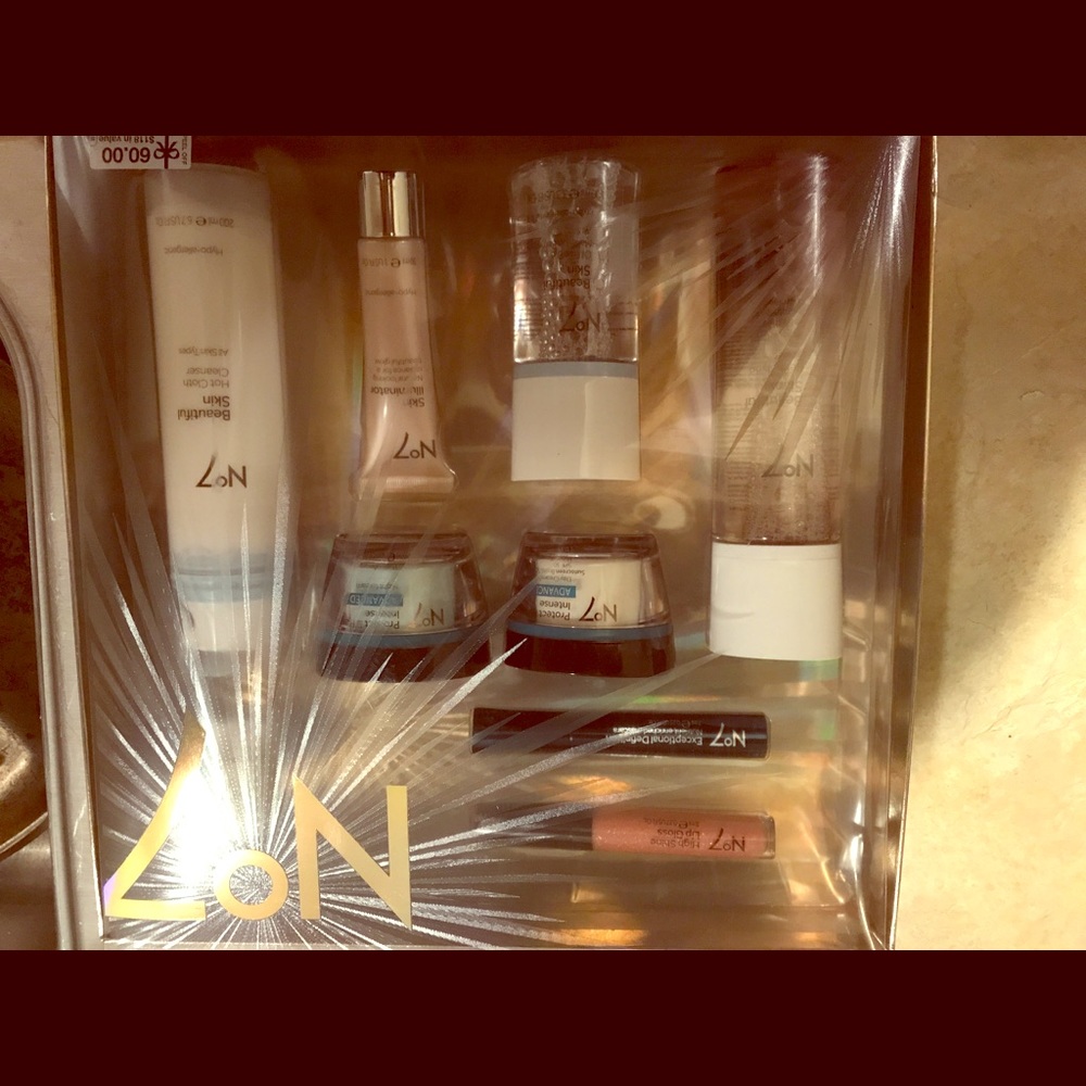 No 7 cosmetic set